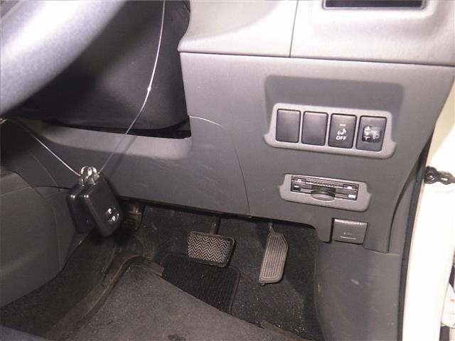 TOYOTA PRIUS ALPHA 2013