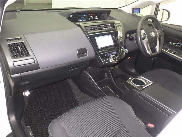TOYOTA PRIUS ALPHA 2014