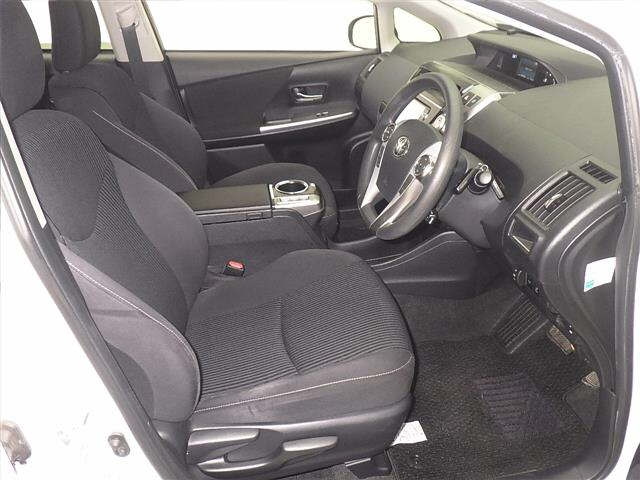TOYOTA PRIUS ALPHA 2014