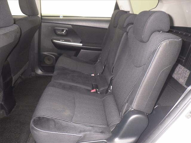 TOYOTA PRIUS ALPHA 2014