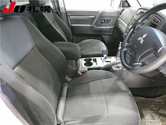 MITSUBISHI PAJERO 2011