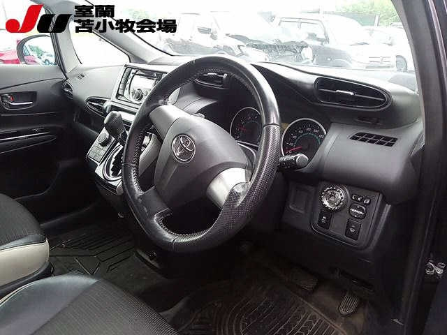 TOYOTA WISH 2011