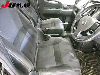 NISSAN SERENA 2010