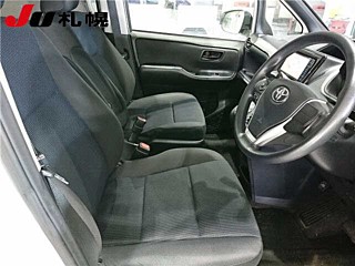 TOYOTA NOAH 2014