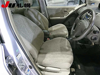TOYOTA VITZ 2010