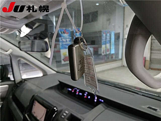 TOYOTA VOXY 2009