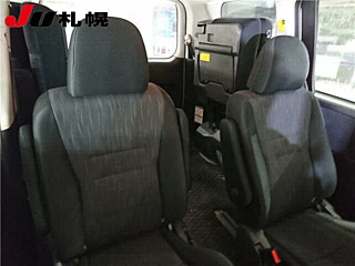 TOYOTA NOAH 2011