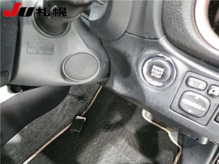 TOYOTA VITZ 2013