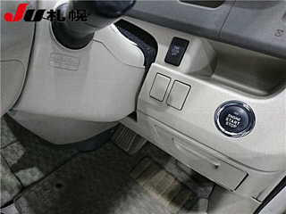 TOYOTA NOAH 2008