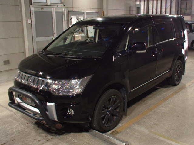 MITSUBISHI DELICA D5 2013