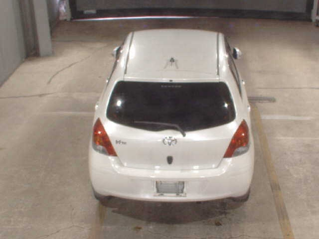 TOYOTA VITZ 2010
