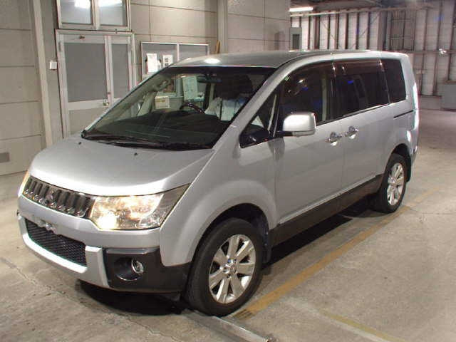 MITSUBISHI DELICA D5 2009