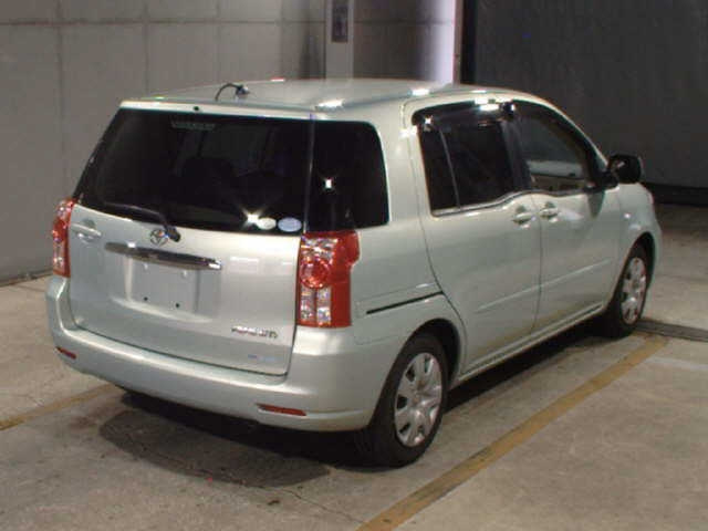 TOYOTA RAUM 2011