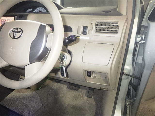 TOYOTA RAUM 2011