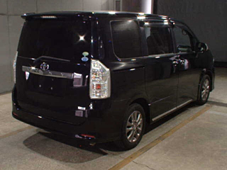 TOYOTA VOXY 2013