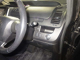 TOYOTA VOXY 2013