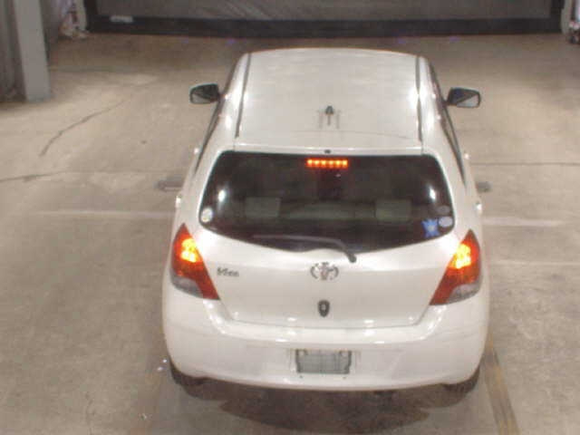 TOYOTA VITZ 2011
