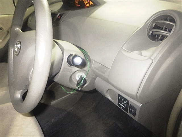 TOYOTA VITZ 2011