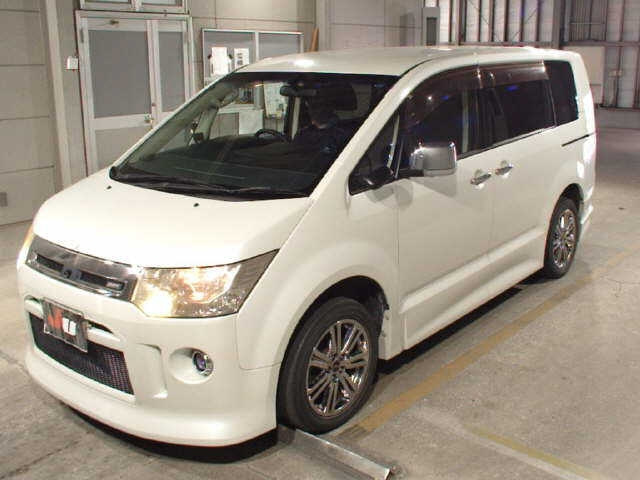 MITSUBISHI DELICA D5 2009