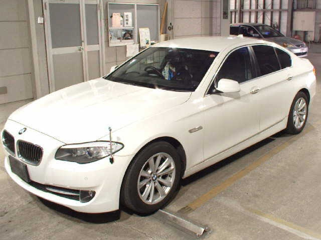 BMW 5 SERIES 2010