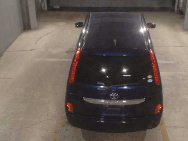 TOYOTA ISIS 2009
