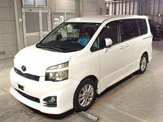 TOYOTA VOXY 2010