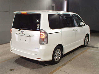 TOYOTA VOXY 2010