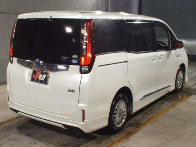 TOYOTA NOAH 2014