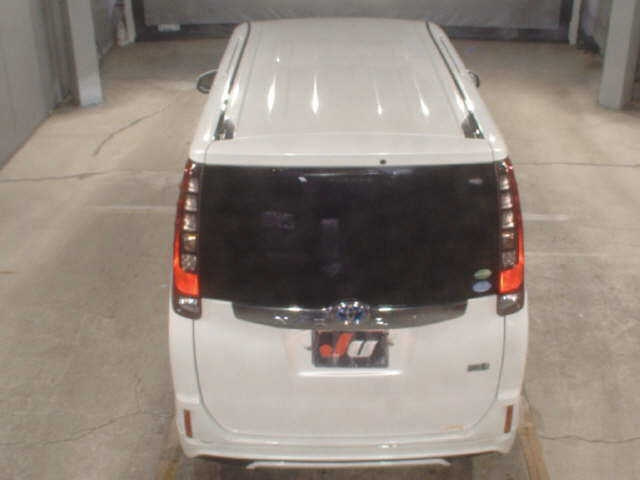 TOYOTA NOAH 2014