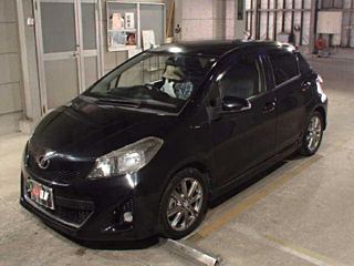 TOYOTA VITZ 2011