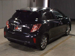 TOYOTA VITZ 2011