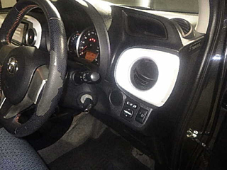 TOYOTA VITZ 2011
