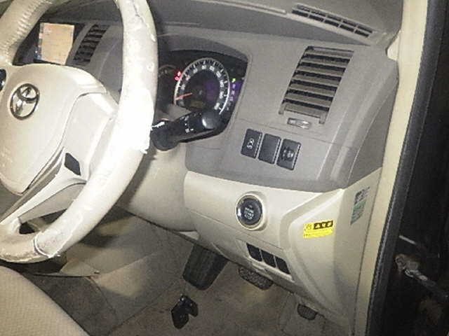 TOYOTA ISIS 2013