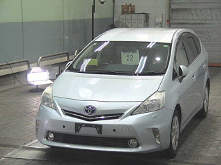 TOYOTA PRIUS ALPHA 2011