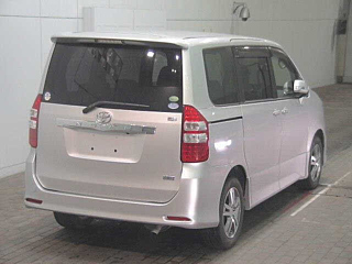 TOYOTA NOAH 2013