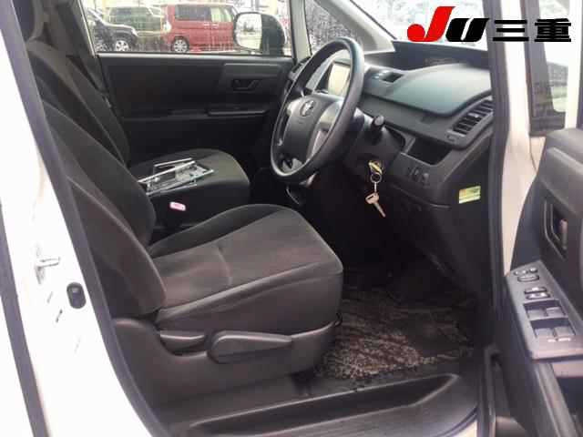 TOYOTA NOAH 2010