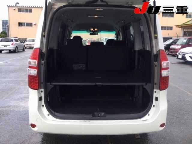 TOYOTA NOAH 2010