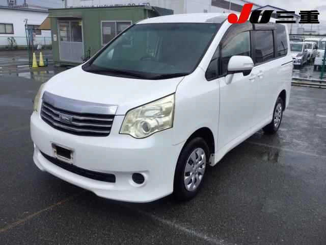 TOYOTA NOAH 2010