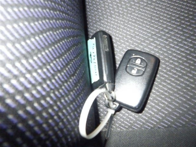 TOYOTA WISH 2013