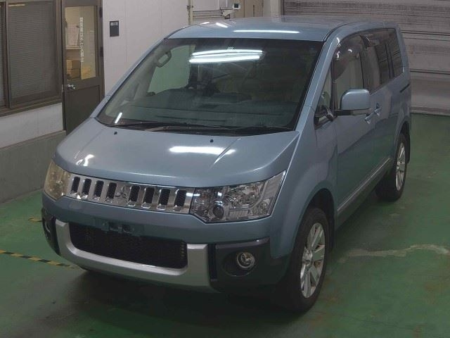 MITSUBISHI DELICA D5 2010