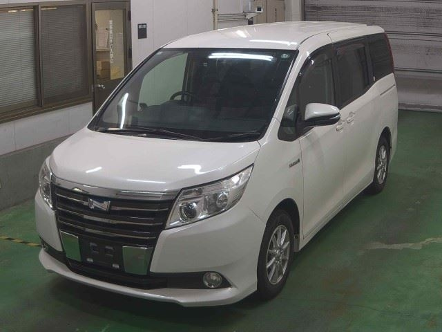 TOYOTA NOAH 2014