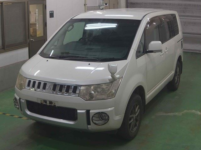 MITSUBISHI DELICA D5 2010