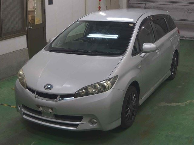 TOYOTA WISH 2010