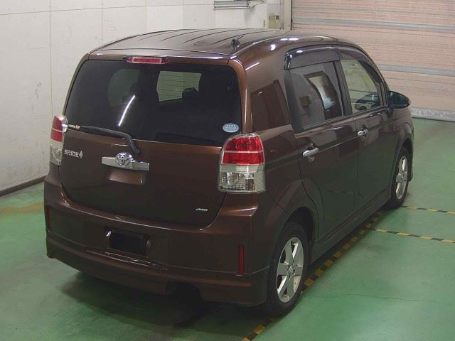 TOYOTA SPADE 2013
