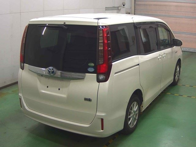 TOYOTA NOAH 2014