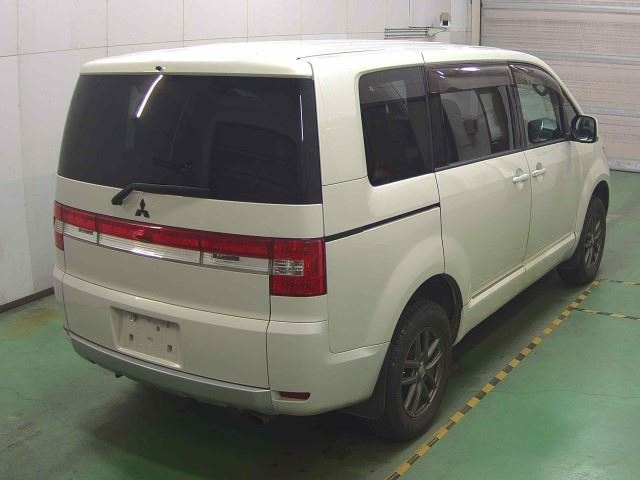 MITSUBISHI DELICA D5 2010