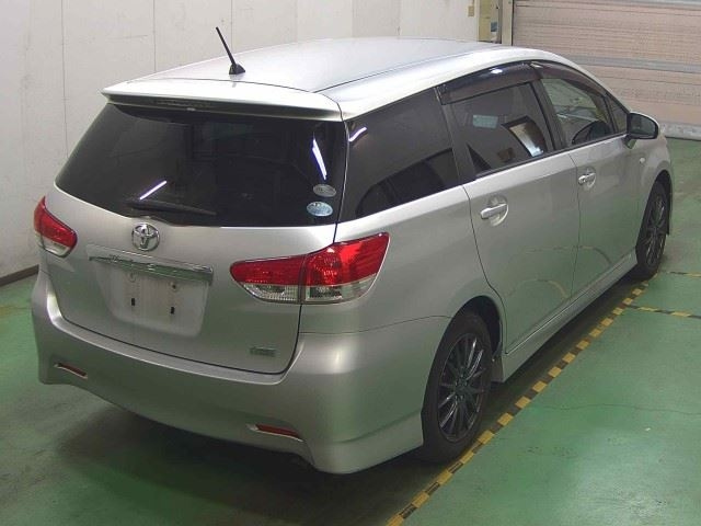 TOYOTA WISH 2010