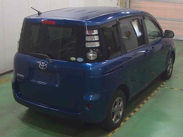 TOYOTA SIENTA 2010