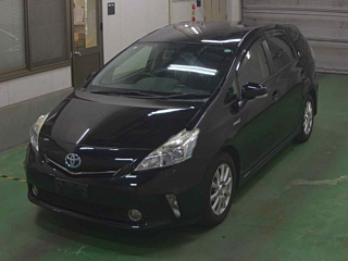 TOYOTA PRIUS ALPHA 2013