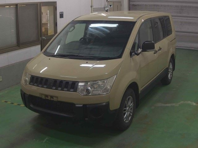 MITSUBISHI DELICA D5 2012